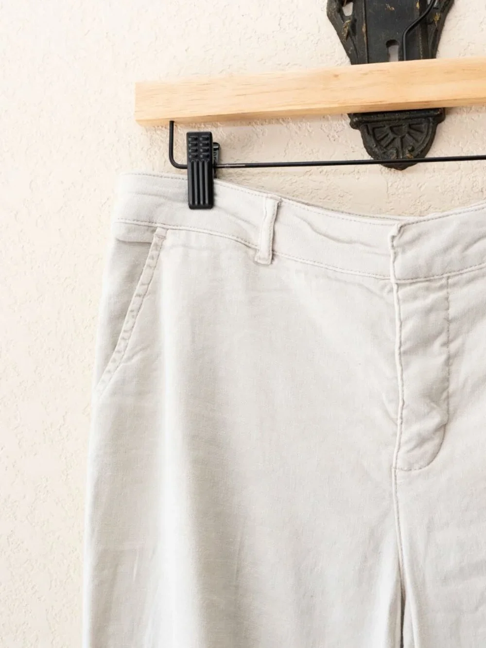NYDJ Bermuda Shorts Womens 6 Beige Linen Blend Cuffed Lift Tuck Stretch